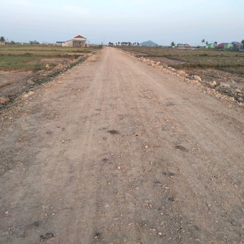 ដីលក់នៅភូមិអង្កោលឃុំអង្កោលស្រុកដំណាក់ចង្អើរខេត្តកែប