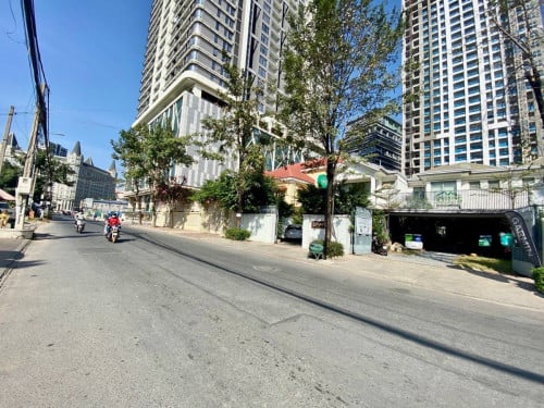 Commercial Shop For Rent Near TK Anvenue, At Toul Kork Area, $1,500, Land: 8x31m