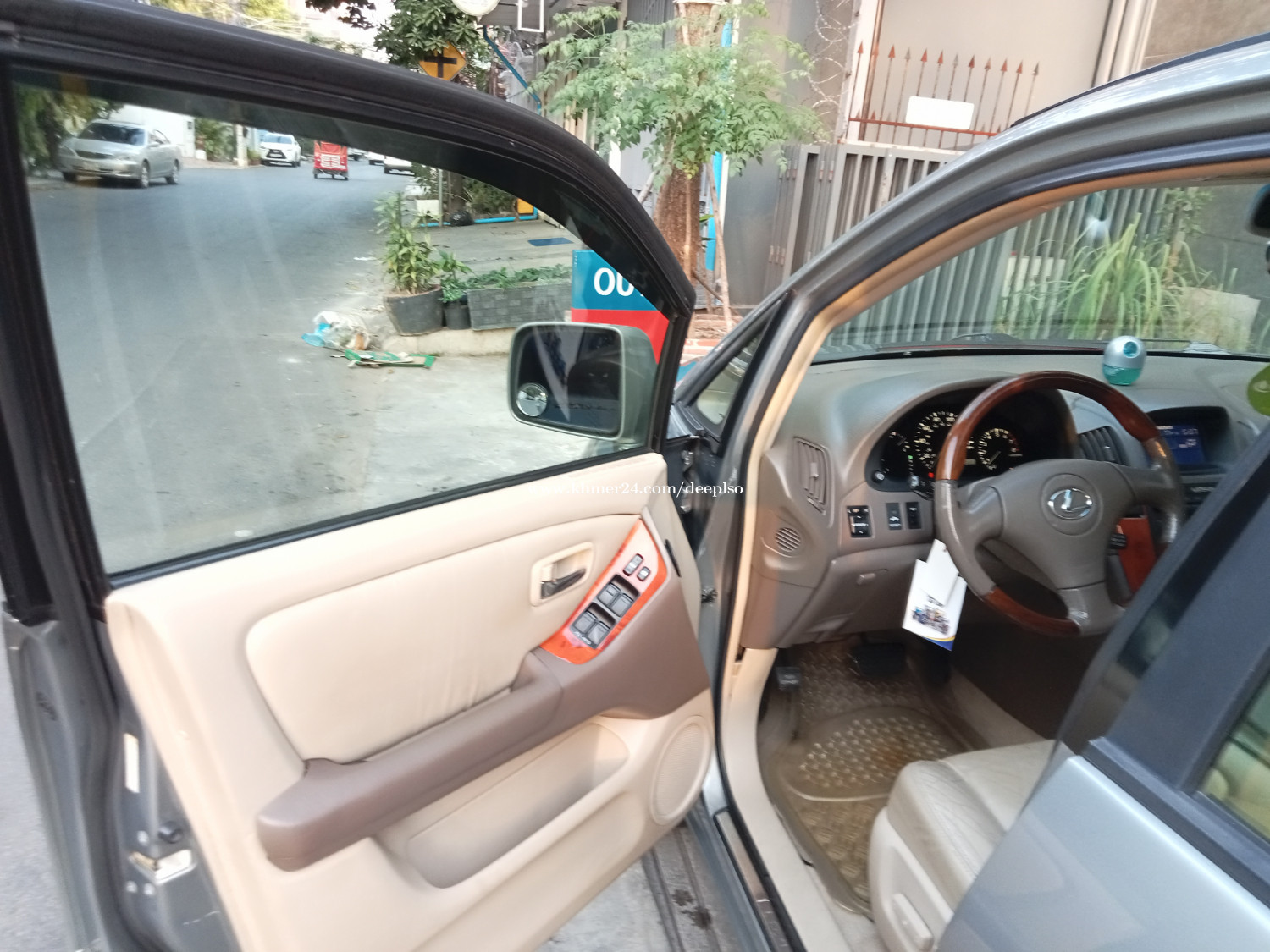 Expatriate Move Urgent Sale of family Car Price 15000.00 in Phnom Penh