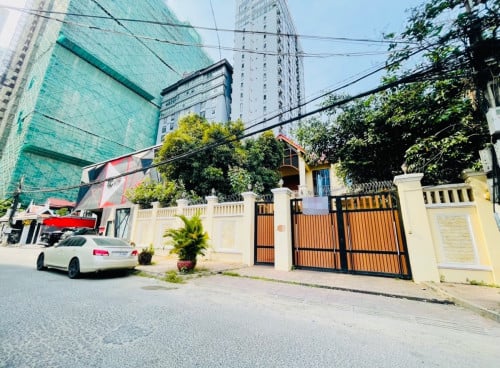 Modern & Luxurious Villa Near BKK1, Near Independent Monument, 07 Rooms, 4,800$ Per Month