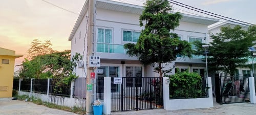 ផ្ទះលក់ - បន្ទាន់/អាចចរចារបាន។, Sell House (urgent/negociable)