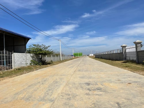 ដីលក់បន្ទាន់ម្ចាស់ផ្ទាល់ប្លង់រឹង ចរចាបាន(លក់ខាតតម្លៃពេញ9400$))