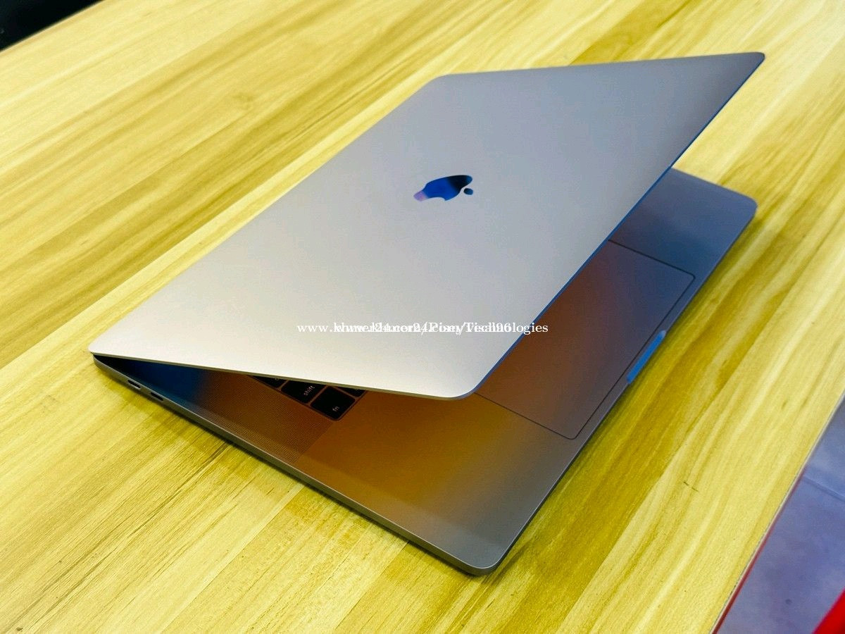 Macbook pro 15 i9 on sale 32gb