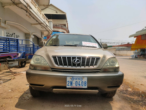 Lexus RX300 02 p01 gold