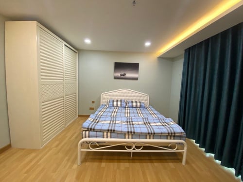 Olympia room for rent