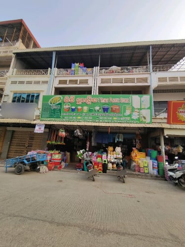 ផ្ទះអាជីវកម្មលក់2ល្វែងនៅមុខផ្សារបឹងឈូកក្រុងបាត់ដំបង