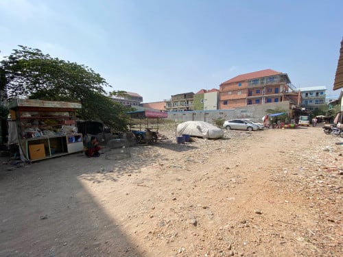 ដីជាប់ខាងក្រោយផ្សារព្រៃទាទីប្រជុំជនកុះករ_លក់បន្ទាន់