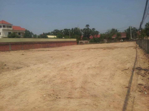 ដីកែងលក់នៅក្រុងសៀមរាបទំហំដី 30*60 ( ប្លងរឹង)