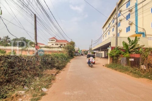 ដីកែងលក់នៅក្រុងសៀមរាបទំហំដី 30*60 ( ប្លងរឹង)