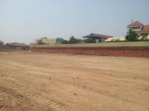 ដីកែងលក់នៅក្រុងសៀមរាបទំហំដី 30*60 ( ប្លងរឹង)