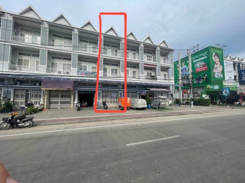 ផ្ទះល្វែងលេីផ្លូវធំ30m ជិតសាលាទួនហ្វាថ្មី