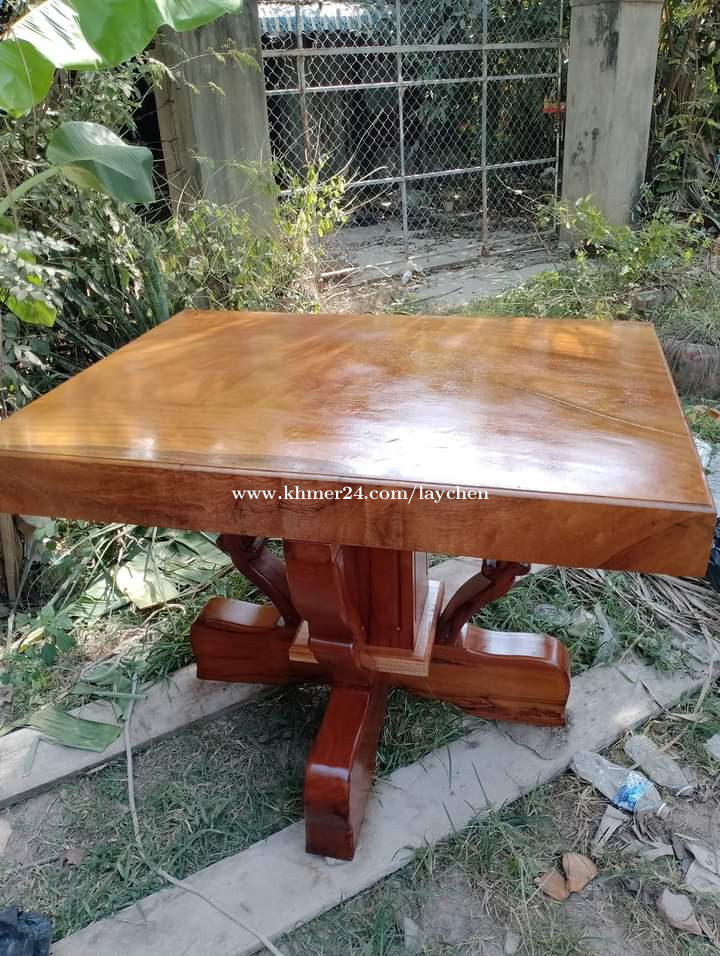 Sale table and sleeping wood bed fast Price 400 in Battambang