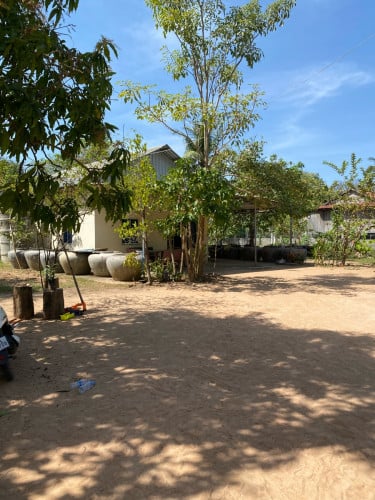 ដីនិងផ្ទះភូមិចាស់