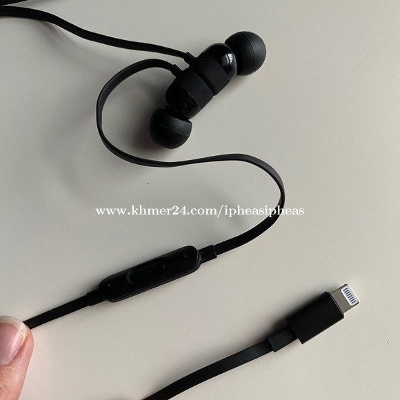 Beats urBeats3 Earphones with Lightning ORIGINAL price $20 in Phnom Penh,  Cambodia - SO Phea 