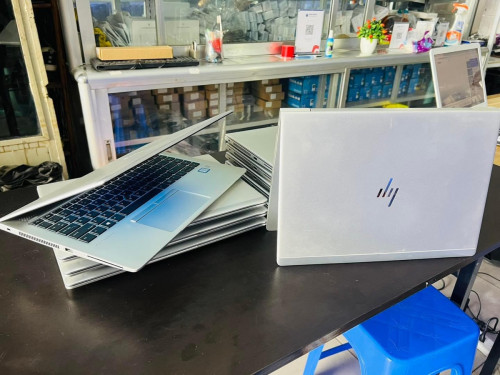 HP EliteBook 840 G5 unboxing 