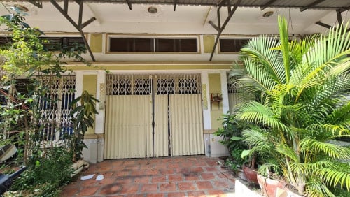 លក់ផ្ទះមួយល្វែង មួយជាន់កន្លះ