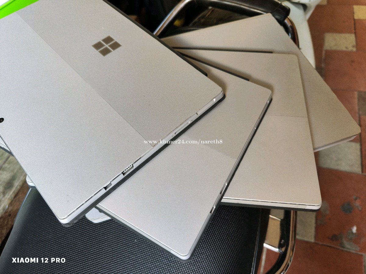 Microsoft Surface Pro 5/ Core i7 ជំនាន់ 7 / Ram: 8G / SSD