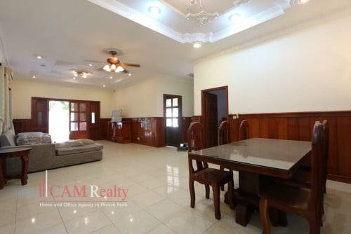 Borey Chamkarmon | 4 bedrooms villa in gated community for rent