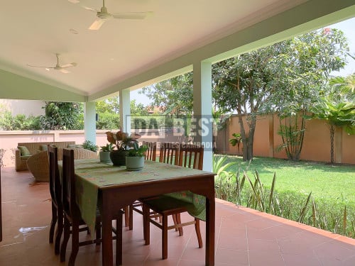 DABEST: 4 bedroom villa with shared pool For Rent in Siem Reap - Sangkat Svay Dangkum