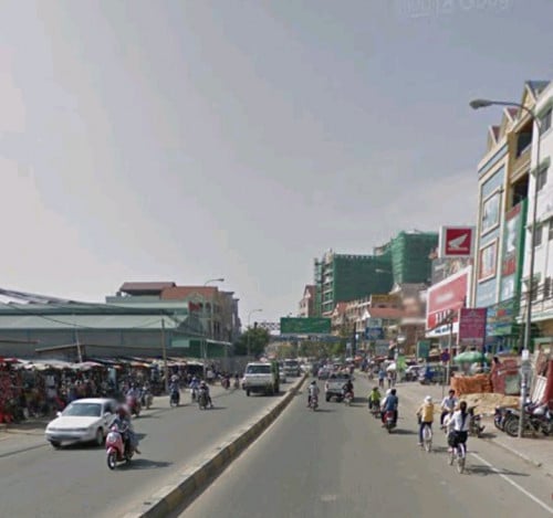 ផ្ទះសម្រាប់លក់នៅមុខផ្សាហេងលី លើផ្លូវ 271