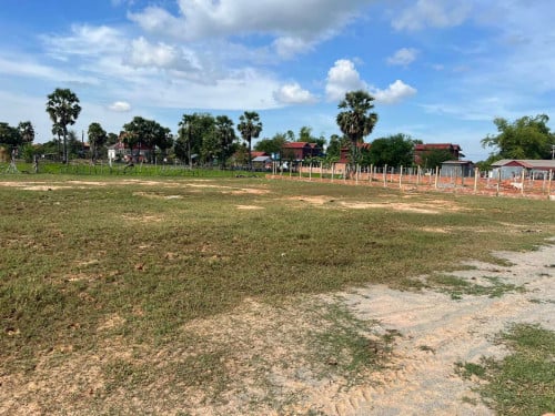 ដីសម្រាប់លក់ 15x30
