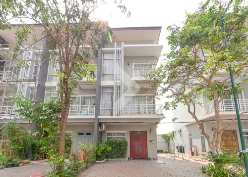 [ផ្ទះសម្រាប់លក់ - LINK HOUSE FOR SALE]