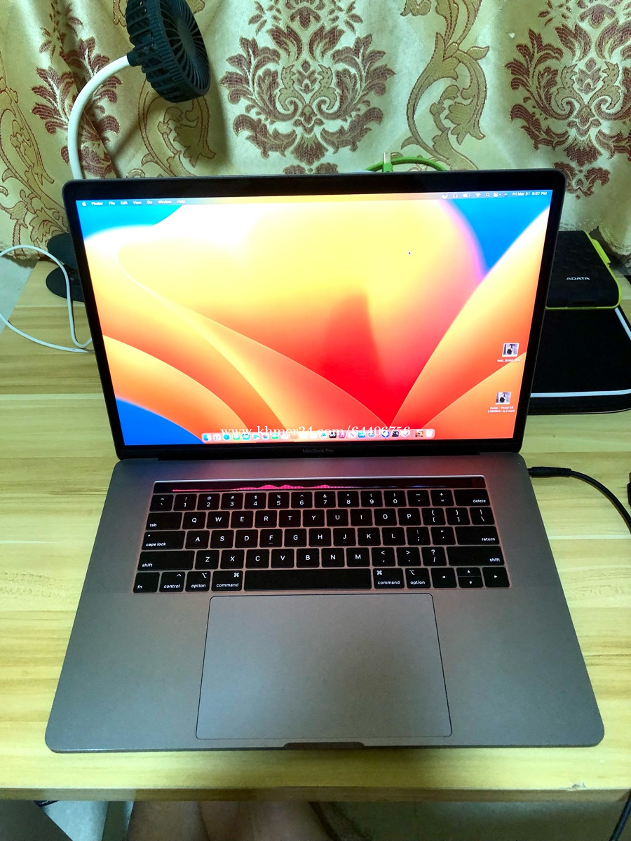 MacBook pro 15inch 2019 CTO メモリ32g 500gb-