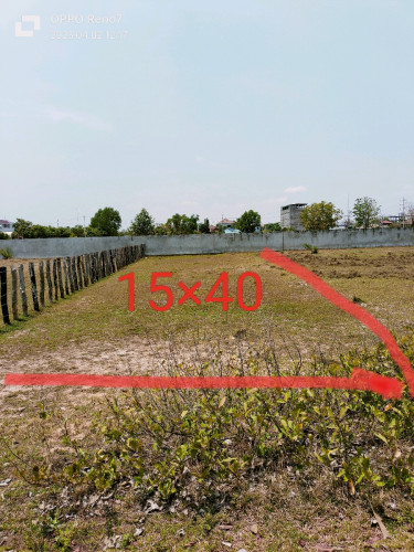 ដីលក់ បន្ទាន់ ចម្ងាយប្រហែល300ម៉ែត្រនៅក្រោយផ្សារខ្នារ