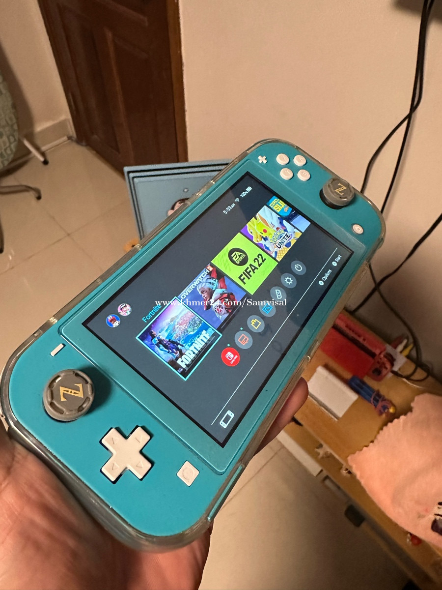 Selling my Switch lite original non JB Price 145 in Phnom Penh