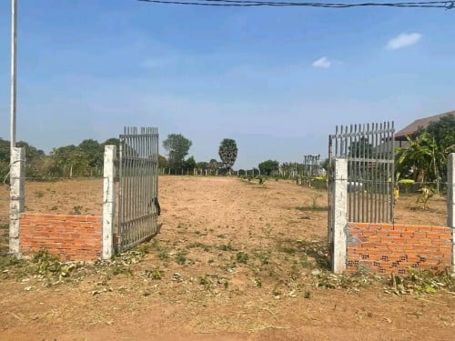 ដីលក់បន្ទាន់ជាប់និងដីលំហែរមួយកន្លែង មានទំហំ៣០*៩០