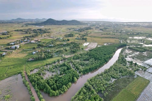 ដីជាប់ព្រែកធំ ព្រែកចាក កំពត