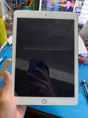 ipad Air 2 ខូច​អេក្រង់​