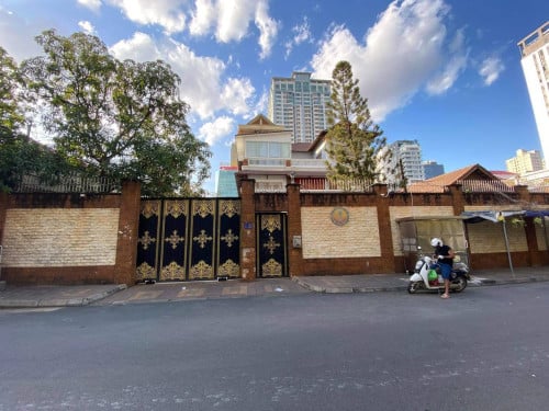 ដី និង ផ្ទះវិឡាត្រូវការលក់បន្ទាន់ នៅសង្កាត់បឹងកេងកង1 I Land and Villa For Urgent Sale in BKK1