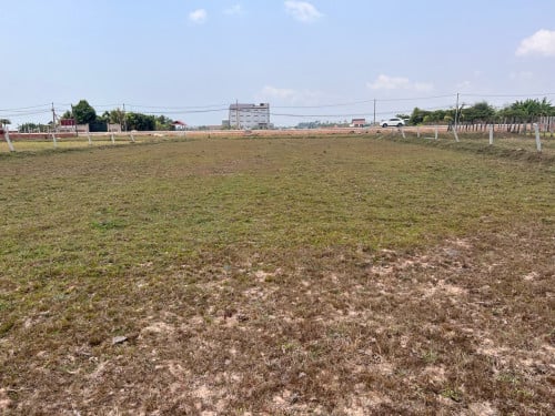 ដីលក់បន្ទាន់ក្រោមទីផ្សារ