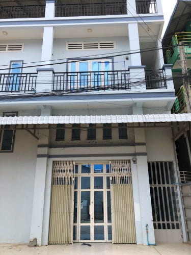 ផ្ទះជួលជាន់ក្រោម (ជាប់កាច់ជ្រុង)