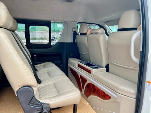 Hiace សំរាប់ជួលទេសចរណ៏