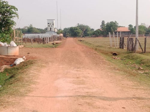 ដីលក់នៅភូមិតាចេកជិតផ្សារជ្រាវលក់តម្លៃក្រោមទីផ្សារមិនដែរមាន