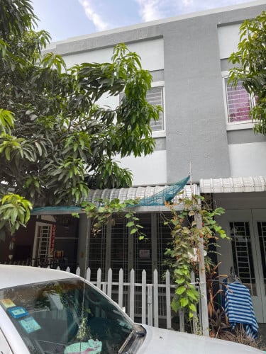 *ផ្ទះល្វែង ម៉ូតវិឡាកូនកាត់ នៅបុរីពិភពថ្មី2 ក្រុងតាខ្មៅ ***លក់បន្ទាន់ ឬ ជួល***