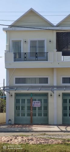 ផ្ទះល្វែងសង់ថ្មីនៅក្នុងបុរី ចុះបានតិចតួច