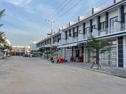 ផ្ទះល្វែងធ្វើបាន90%លក់បន្ទាន់