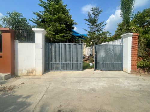 ដីឃ្លាំងសំរាប់ លក់ រឺ ជួល ជួល តំលៃ 300$/ខែ