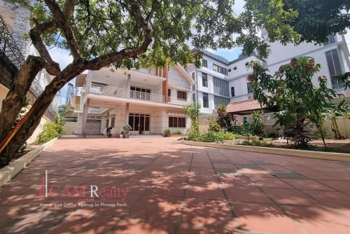 6 Bedroom Villa For Rent in BKK1