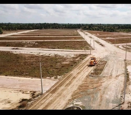 ដីមានផ្លូវមុខ និងក្រោយ