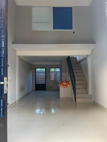 130$ ជាន់ផ្ទាល់ដី មានឡៅតឿ ទល់មុខផ្សារព្រែកឯង
