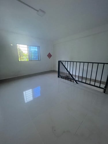 130$ ជាន់ផ្ទាល់ដី មានឡៅតឿ ទល់មុខផ្សារព្រែកឯង