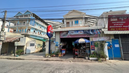 ផ្ទះលក់នៅជាប់មន្ទីពេទ្យបង្អែកពោធិ៍ចិនតុង​