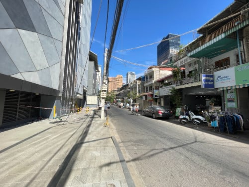 Hot Sale!!! Shophouse for Sale in Prime Location BKK1