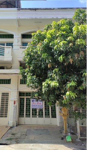 ផ្ទះល្វែង (E0,E1) បុរីញូវថោន (ទល់មុខព្រលានយន្តហោះ) ខណ្ឌពោធិ៍សែនជ័យ ត្រូវការលក់បន្ទាន់