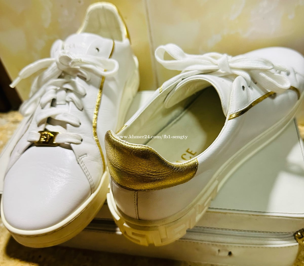 ស្បែកជើងហ្សុីន100%ម៉ាក Versace 41/42 ប្រុស/ស្រីពាក់បាន តំលៃថ្មី600$ជាង ខ្ញុំចង់លក់តែ120$