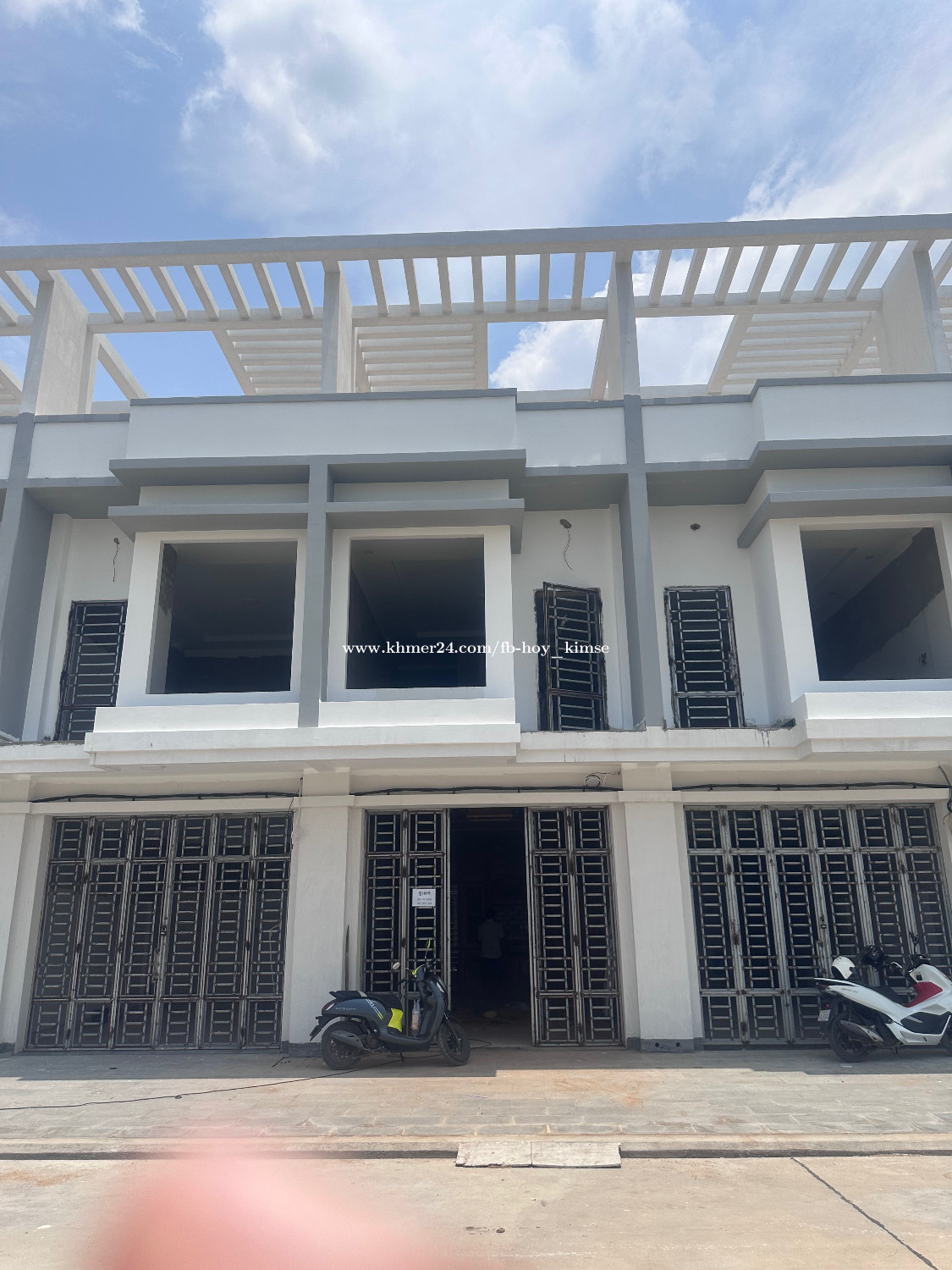 ផ្ទះលក់បន្ទាន់ Price 65000.00 in Chamkar Samraong, Krong Battambang